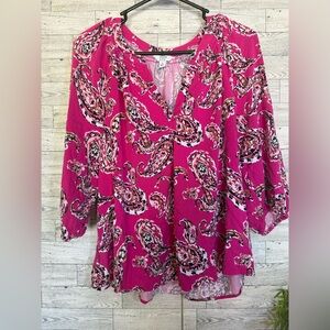 Crown & Ivy Pink Paisley 3/4 Sleeve Top size Small
